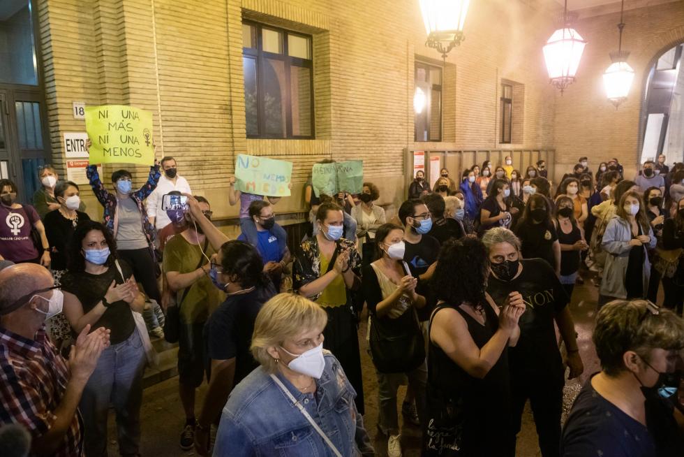 Concentración contra los últimos asesinatos machistas en Zaragoza.