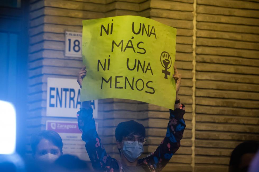 Concentración contra los últimos asesinatos machistas en Zaragoza.