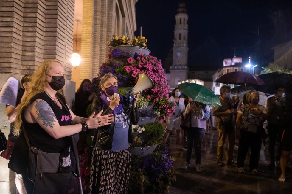 Concentración contra los últimos asesinatos machistas en Zaragoza.