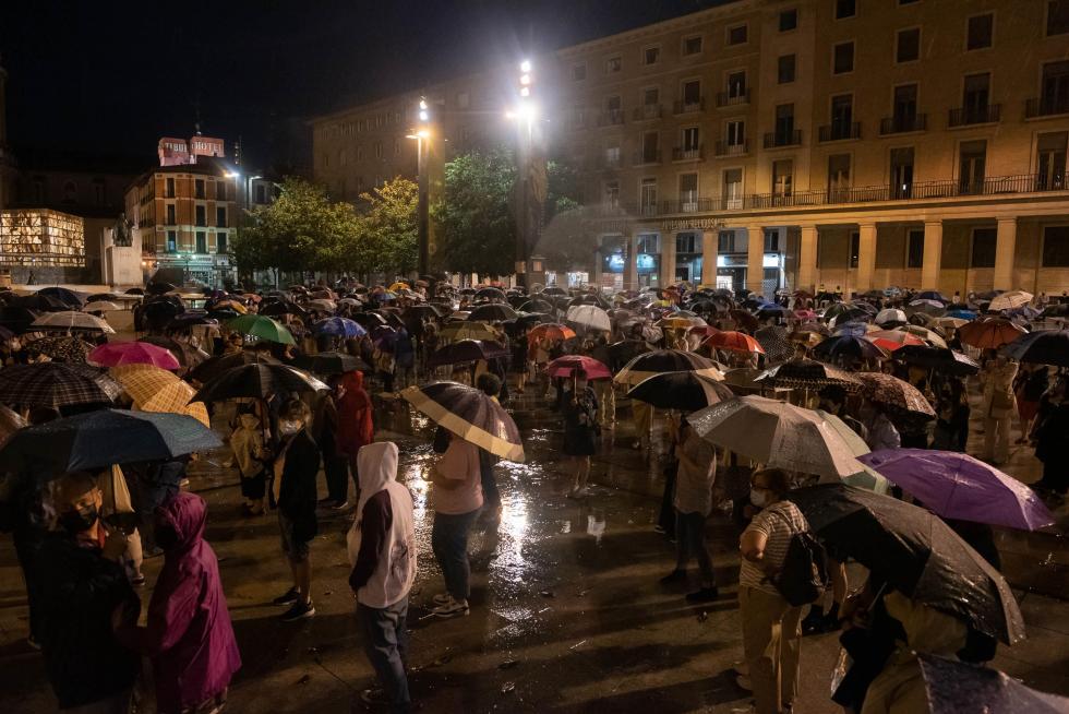 Concentración contra los últimos asesinatos machistas en Zaragoza.