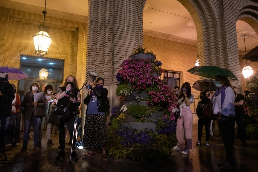 Concentración contra los últimos asesinatos machistas en Zaragoza.