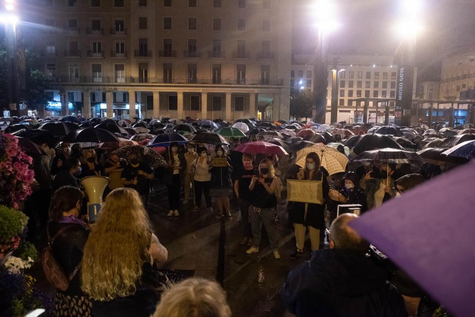 Concentración contra los últimos asesinatos machistas en Zaragoza.