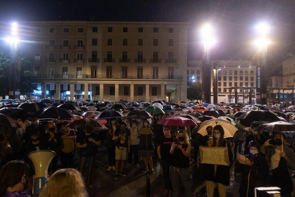 Concentración contra los últimos asesinatos machistas en Zaragoza.