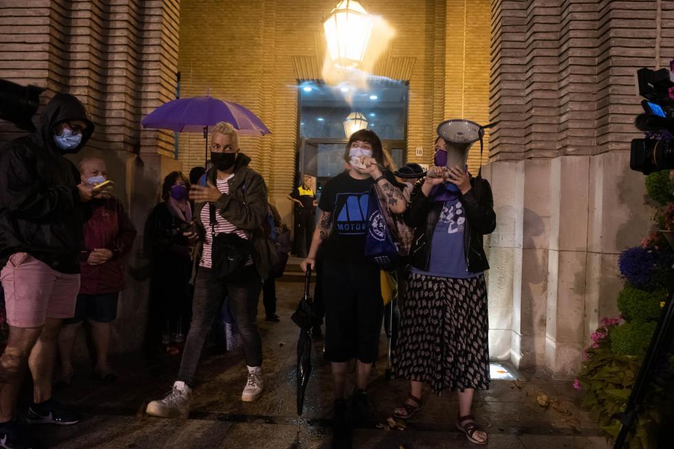 Concentración contra los últimos asesinatos machistas en Zaragoza.
