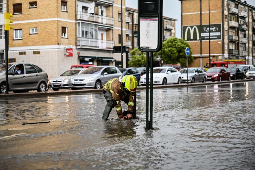 Afecciones de la tormenta en la calle Broto de Zaragoza