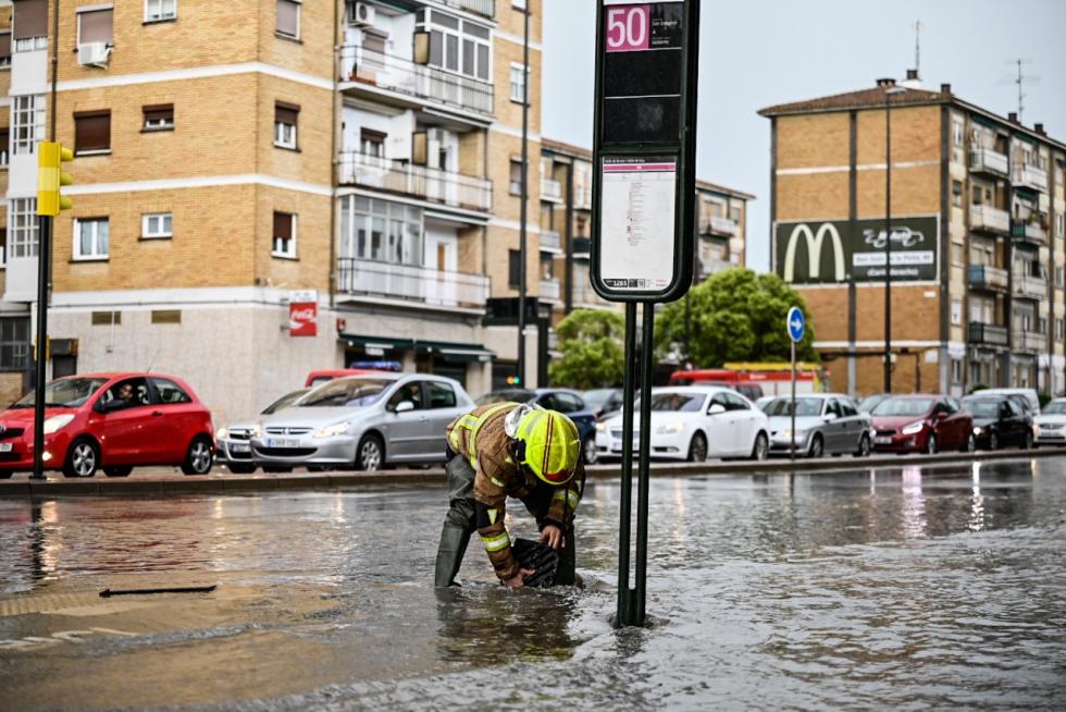 Afecciones de la tormenta en la calle Broto de Zaragoza