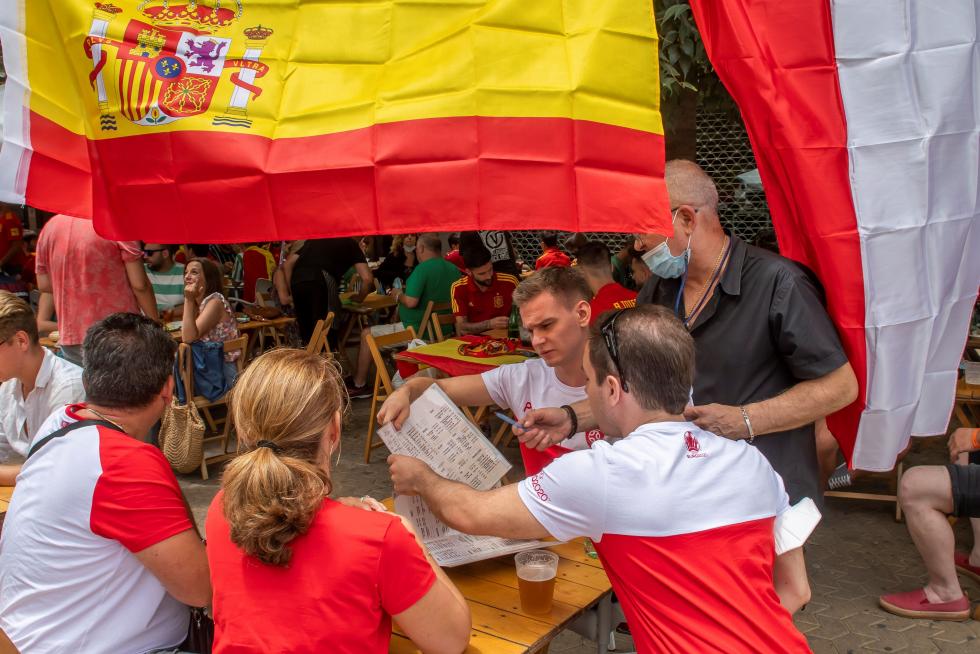 AMBIENTE EN SEVILLA ANTES DEL PARTIDO ESPAÑA-POLONIA