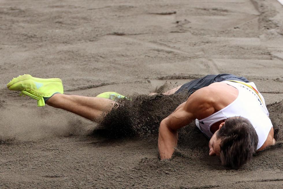 la tremenda caída de un decathleta