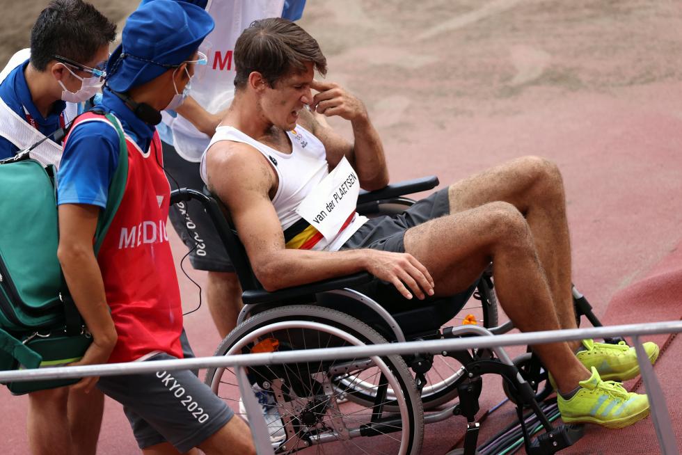 la tremenda caída de un decathleta