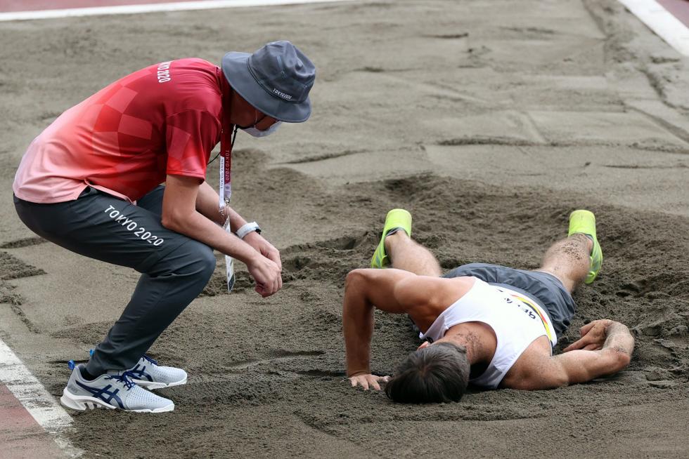 la tremenda caída de un decathleta