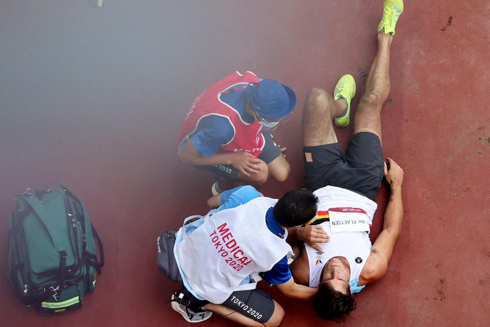 la tremenda caída de un decathleta