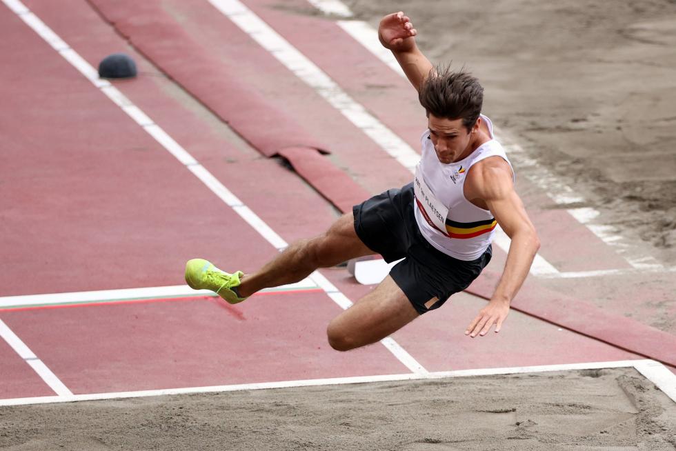 la tremenda caída de un decathleta