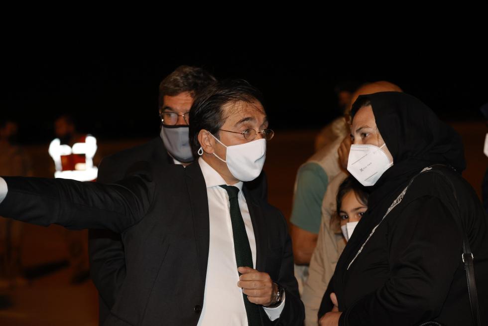 Los primeros repatriados de Afganistan llegan a la base aérea de Torrejón de Ardoz, en Madrid.