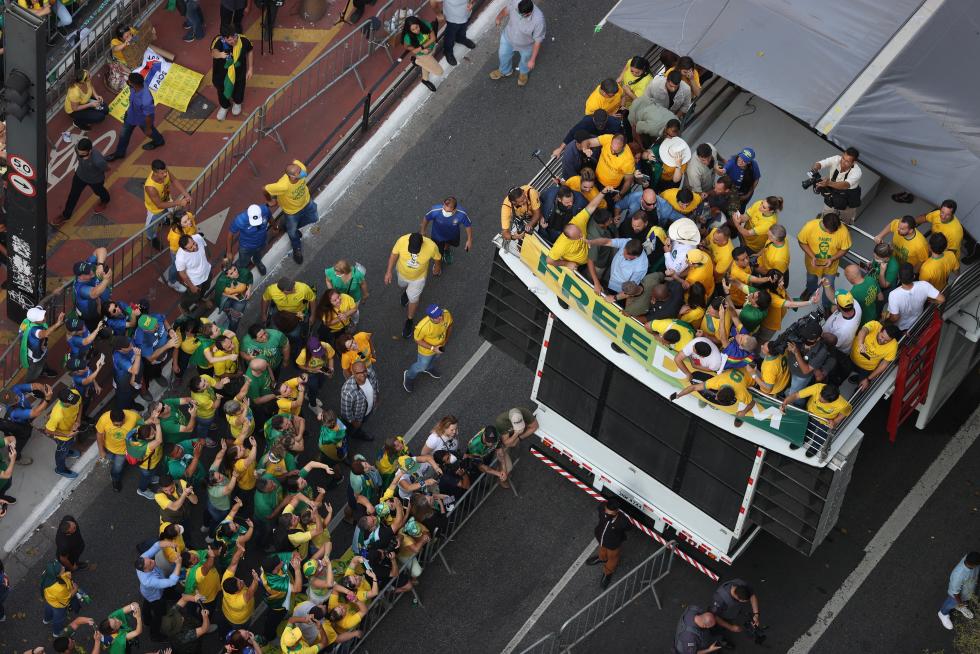 Bolsonaro amenaza al Supremo durante masiva manifestación de la ultraderecha