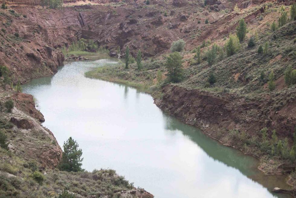 El lago de Menerillo en Ojos Negros (Teruel)