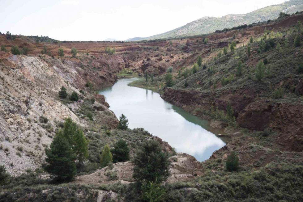 El lago de Menerillo en Ojos Negros (Teruel)