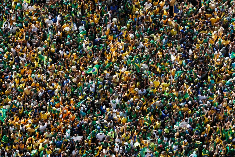 President Bolsonaro supporters march in support of his attacks on the country's Supreme Court, in Sao Paulo