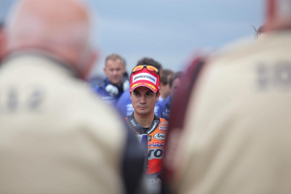 El circuito alcañizano cumplió el año pasado una década desde su primer Gran Premio de moto GP, la competición más prestigiosa del mundo del motor, en el que venció Casey Stoner. Desde entonces, Dani Pedrosa, Jorge Lorenzo y Marc Márquez se han repartido la gloria esta década, siendo este último el que más victorias acumula. Repasamos algunos los mejores momentos que nos han dejado estos once años a todo gas en Alcañiz, que este fin de semana aspira a reunir a 20.000 aficionados.
