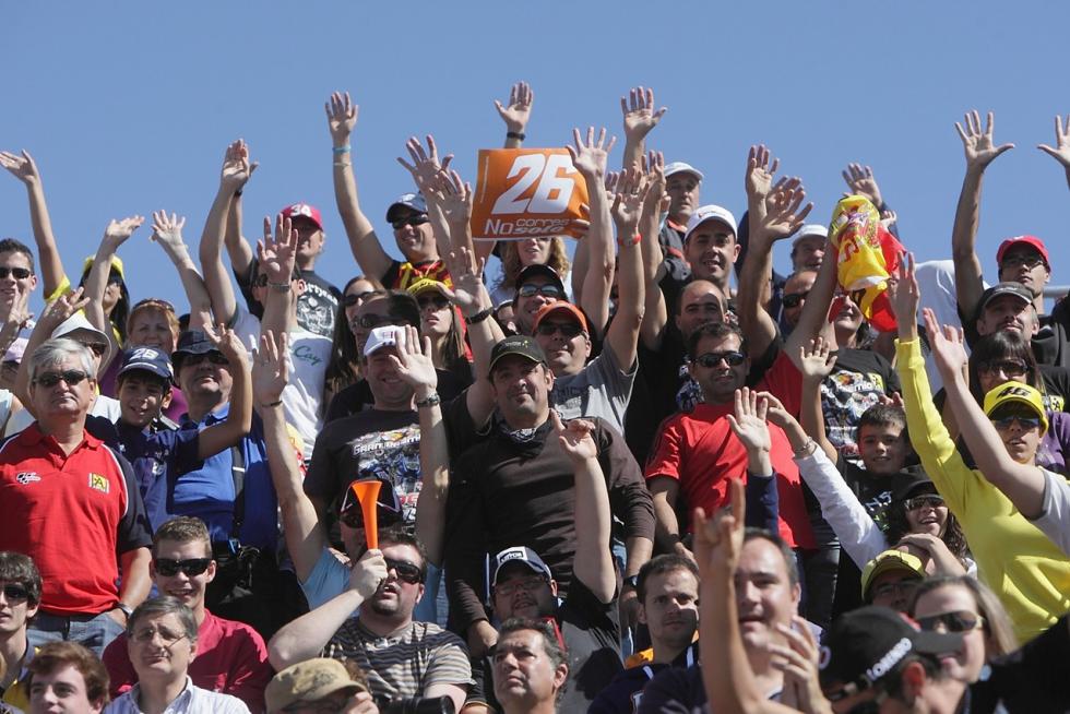El circuito alcañizano cumplió el año pasado una década desde su primer Gran Premio de moto GP, la competición más prestigiosa del mundo del motor, en el que venció Casey Stoner. Desde entonces, Dani Pedrosa, Jorge Lorenzo y Marc Márquez se han repartido la gloria esta década, siendo este último el que más victorias acumula. Repasamos algunos los mejores momentos que nos han dejado estos once años a todo gas en Alcañiz, que este fin de semana aspira a reunir a 20.000 aficionados.