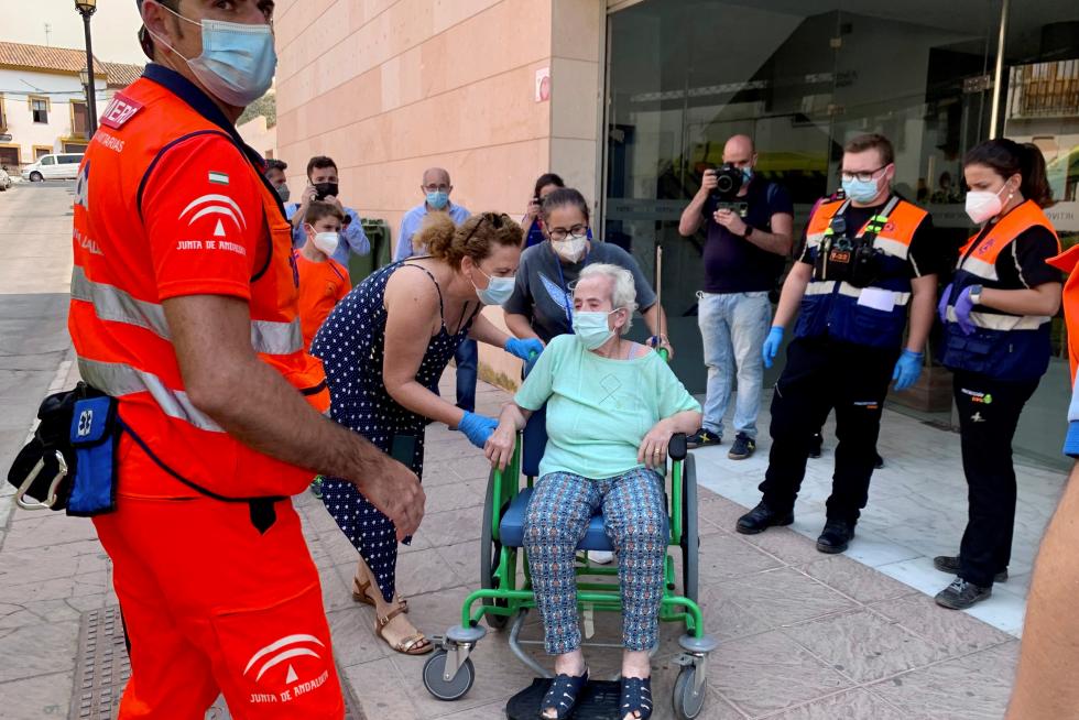 DESALOJO DE VECINOS DE FARAJAN POR EL INCENDIO DE SIERRA BERMEJA