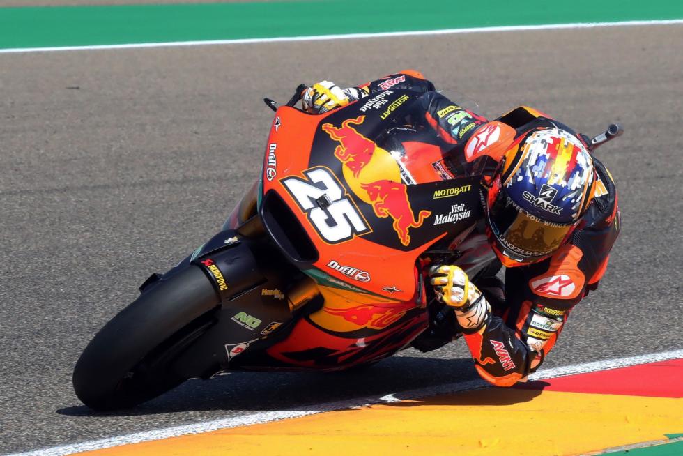 Raúl Fernandez se impone en Moto2