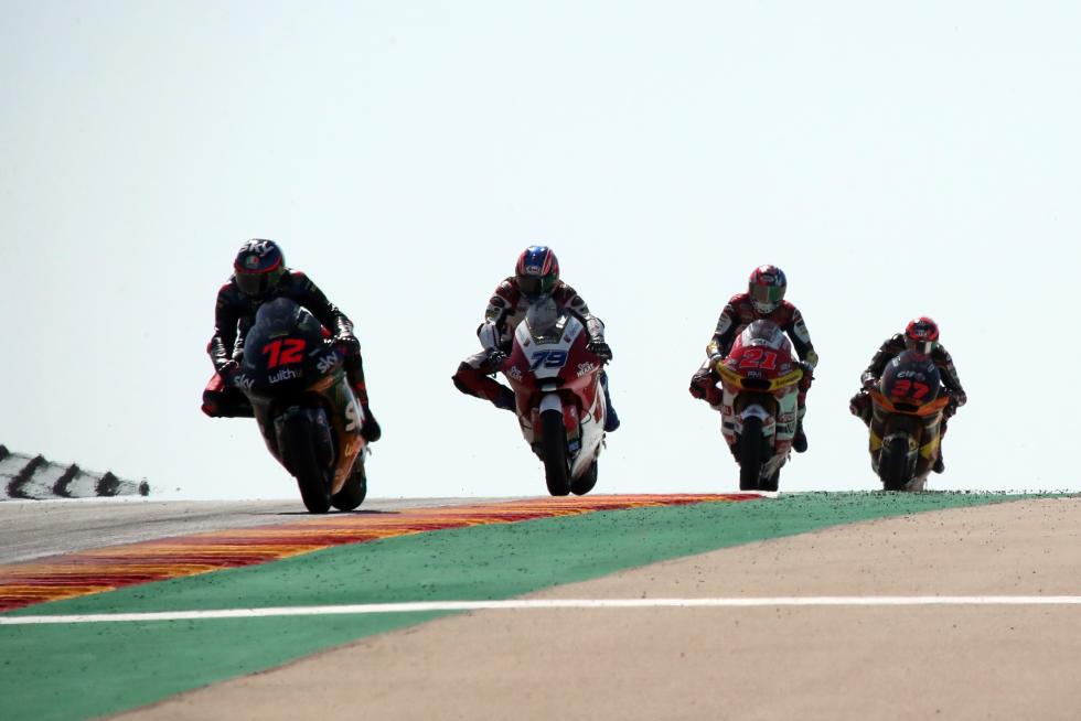 Raúl Fernandez se impone en Moto2