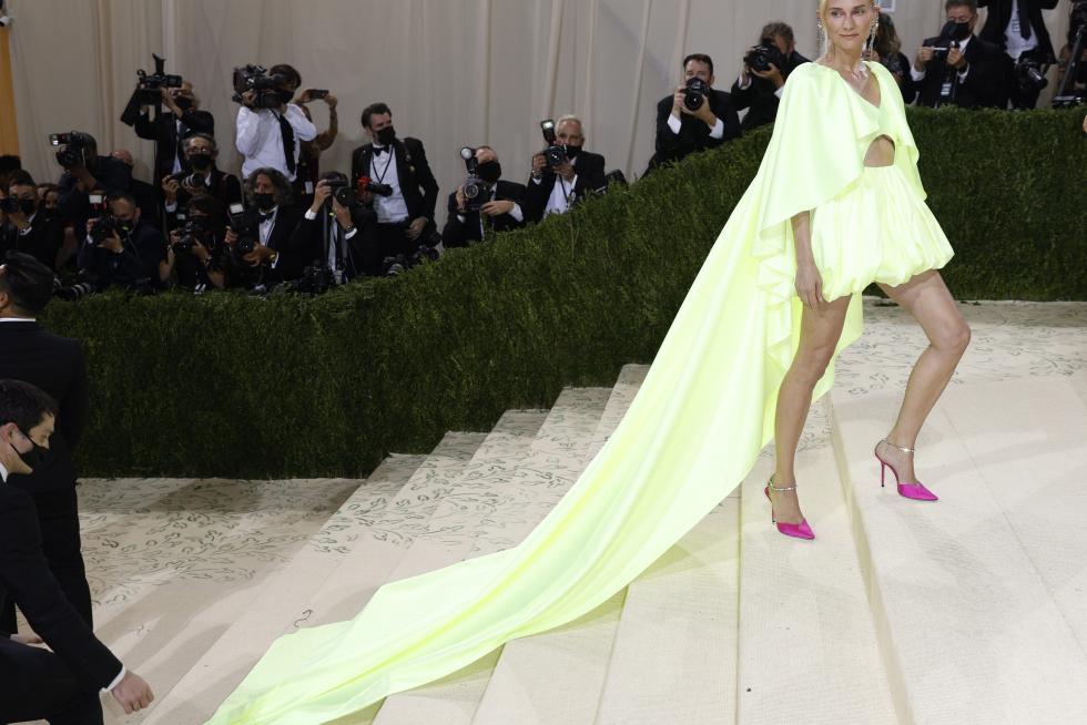 New York (United States), 13/09/2021.- Storm Reid poses on the red carpet for the 2021 Met Gala, the annual benefit for the Metropolitan Museum of Art's Costume Institute, in New York, New York, USA, 13 September 2021. The event coincides with the Met Costume Institute's first two-part exhibition, 'In America: A Lexicon of Fashion' which opens 18 September 2021, to be followed by 'In America: An Anthology of Fashion' which opens 05 May 2022 and both conclude 05 September 2022. (Moda, Abierto, Estados Unidos, Nueva York) EFE/EPA/JUSTIN LANE
USA NEW YORK MET GALA