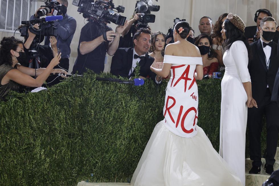 New York (United States), 13/09/2021.- Allyson Felix poses on the red carpet for the 2021 Met Gala, the annual benefit for the Metropolitan Museum of Art's Costume Institute, in New York, New York, USA, 13 September 2021. The event coincides with the Met Costume Institute's first two-part exhibition, 'In America: A Lexicon of Fashion' which opens 18 September 2021, to be followed by 'In America: An Anthology of Fashion' which opens 05 May 2022 and both conclude 05 September 2022. (Moda, Abierto, Estados Unidos, Nueva York) EFE/EPA/JUSTIN LANE EPA-EFE/JUSTIN LANE
USA NEW YORK MET GALA