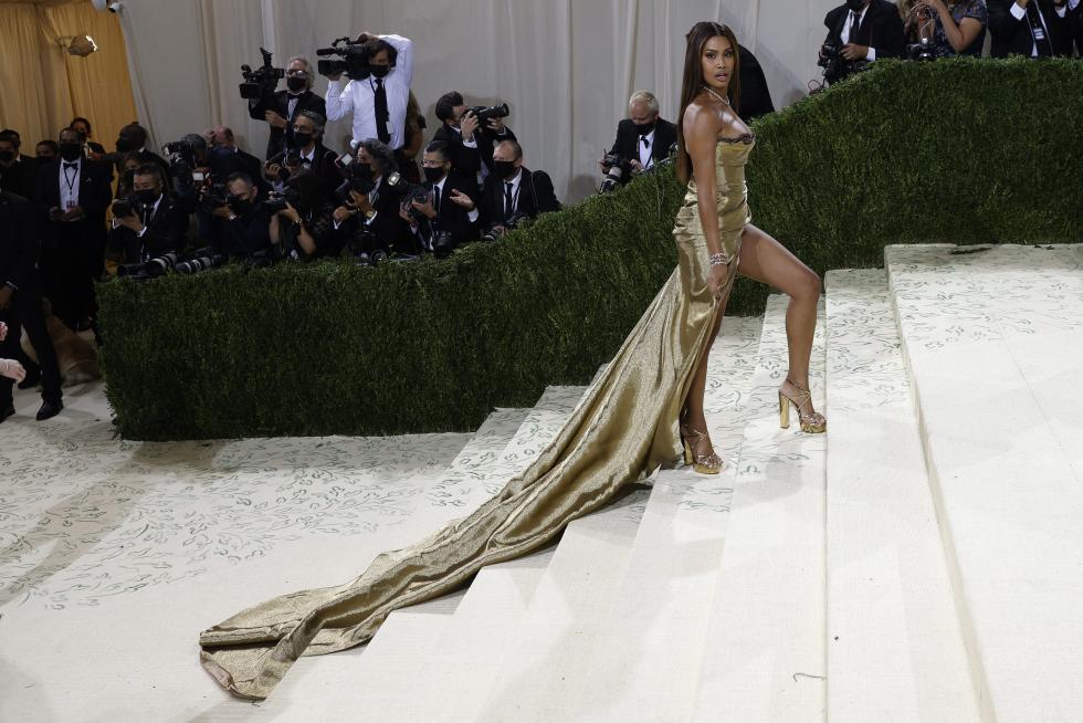 New York (United States), 13/09/2021.- Precious Lee poses on the red carpet for the 2021 Met Gala, the annual benefit for the Metropolitan Museum of Art's Costume Institute, in New York, New York, USA, 13 September 2021. The event coincides with the Met Costume Institute's first two-part exhibition, 'In America: A Lexicon of Fashion' which opens 18 September 2021, to be followed by 'In America: An Anthology of Fashion' which opens 05 May 2022 and both conclude 05 September 2022. (Moda, Abierto, Estados Unidos, Nueva York) EFE/EPA/JUSTIN LANE EPA-EFE/JUSTIN LANE
USA NEW YORK MET GALA