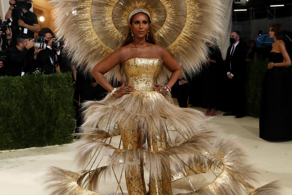 New York (United States), 13/09/2021.- Michaela Coel poses on the red carpet for the 2021 Met Gala, the annual benefit for the Metropolitan Museum of Art's Costume Institute, in New York, New York, USA, 13 September 2021. The event coincides with the Met Costume Institute's first two-part exhibition, 'In America: A Lexicon of Fashion' which opens 18 September 2021, to be followed by 'In America: An Anthology of Fashion' which opens 05 May 2022 and both conclude 05 September 2022. (Moda, Abierto, Estados Unidos, Nueva York) EFE/EPA/JUSTIN LANE
USA NEW YORK MET GALA