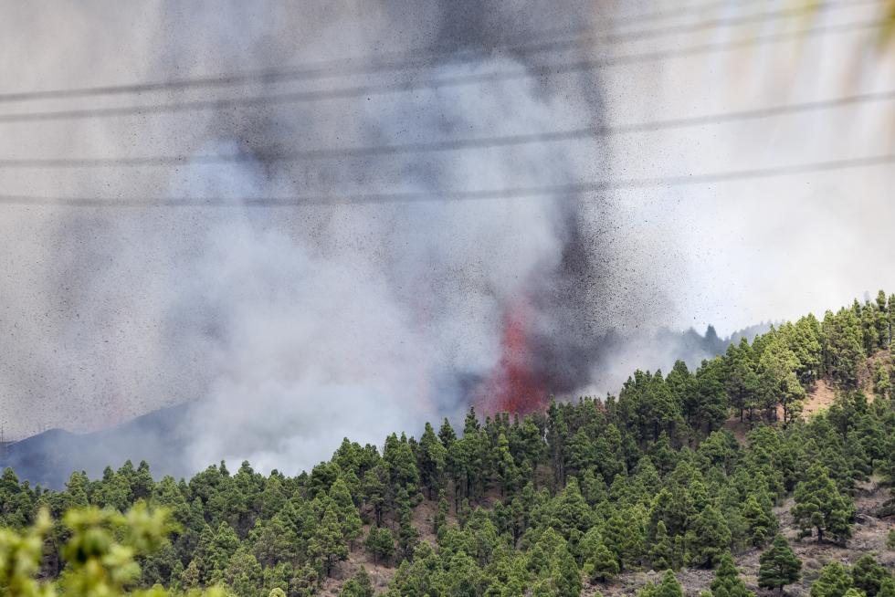 Comienza una erupción volcánica en la Cumbre Vieja de La Palma