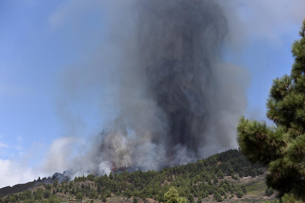 Comienza una erupción volcánica en la Cumbre Vieja de La Palma