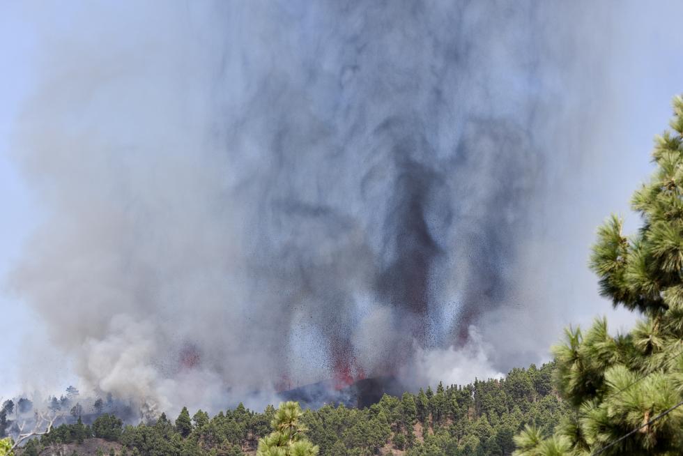 Comienza una erupción volcánica en la Cumbre Vieja de La Palma