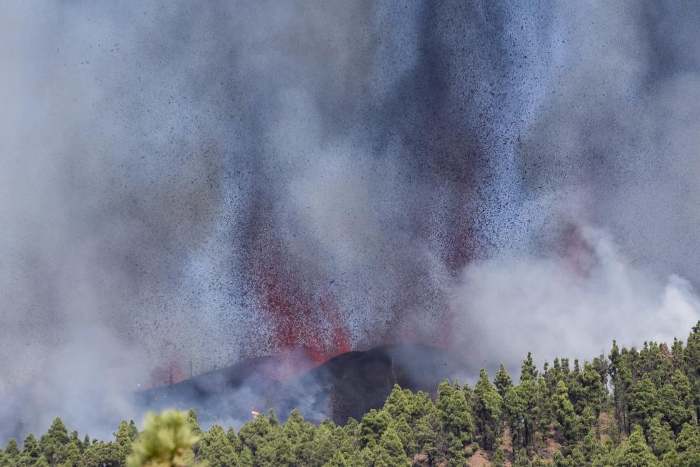 Comienza una erupción volcánica en la Cumbre Vieja de La Palma