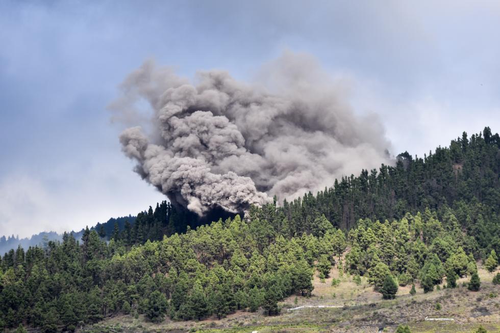 Comienza una erupción volcánica en la Cumbre Vieja de La Palma