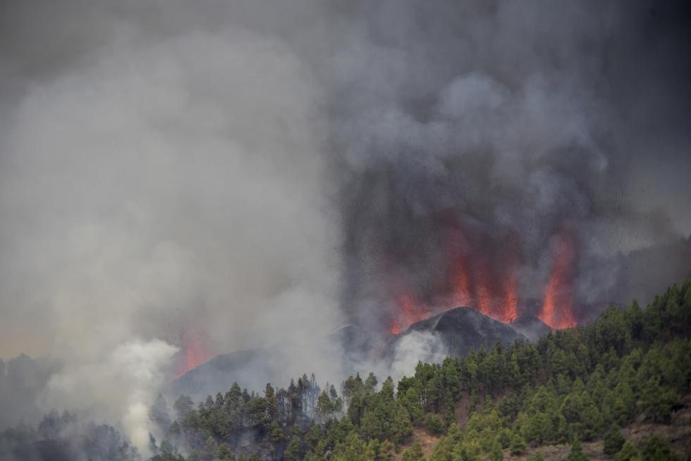 Comienza una erupción volcánica en la Cumbre Vieja de La Palma