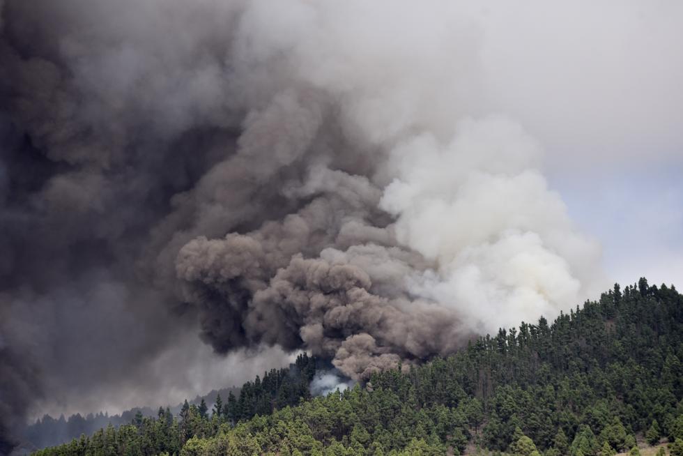 Comienza una erupción volcánica en la Cumbre Vieja de La Palma