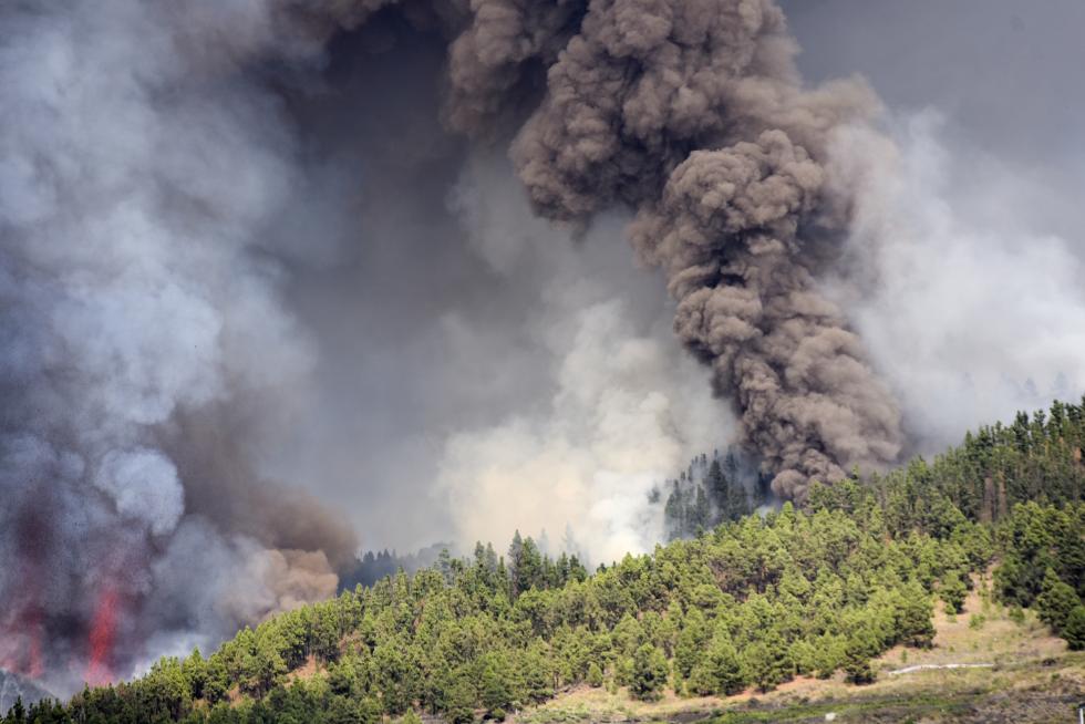 Comienza una erupción volcánica en la Cumbre Vieja de La Palma
