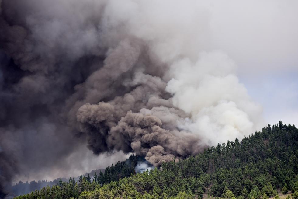 Comienza una erupción volcánica en la Cumbre Vieja de La Palma