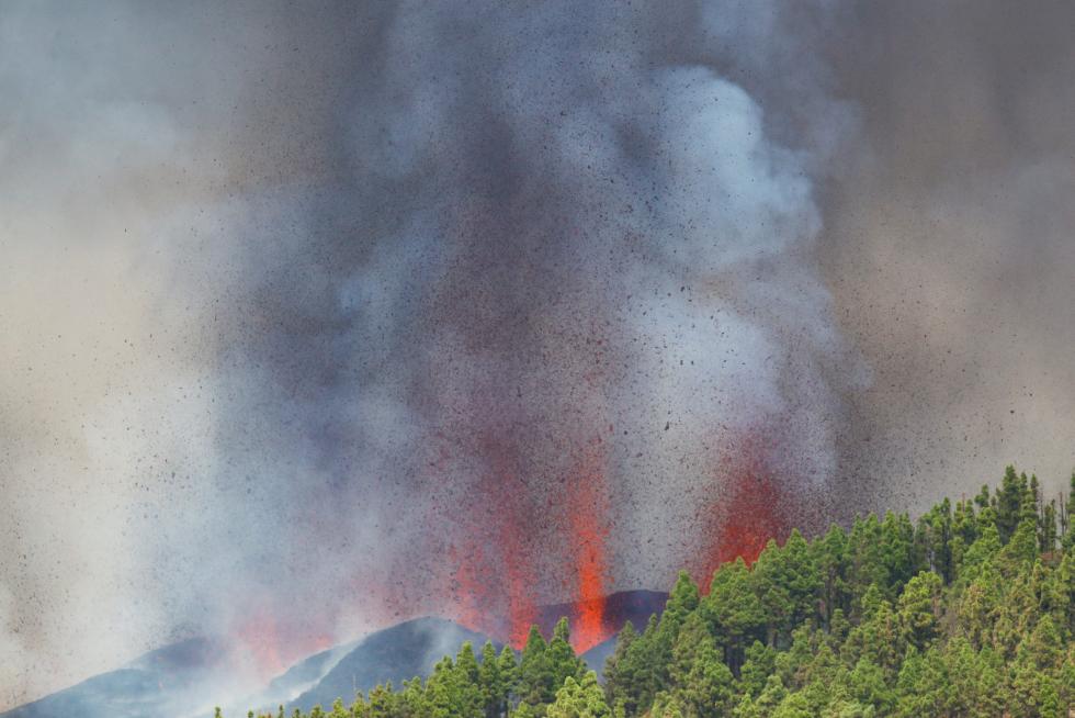 Erupción de un volcán en La Palma.