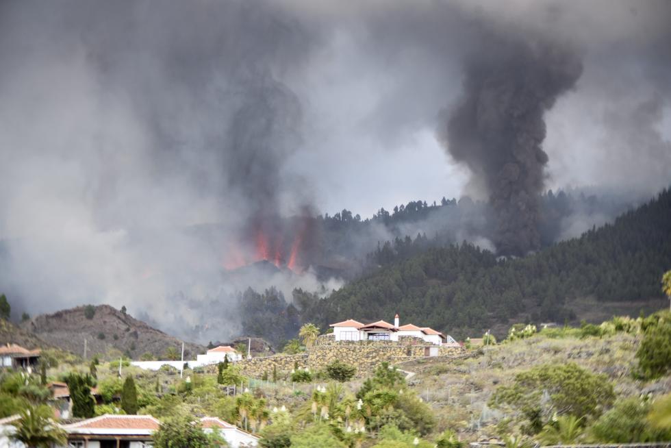 Erupción de un volcán en La Palma.