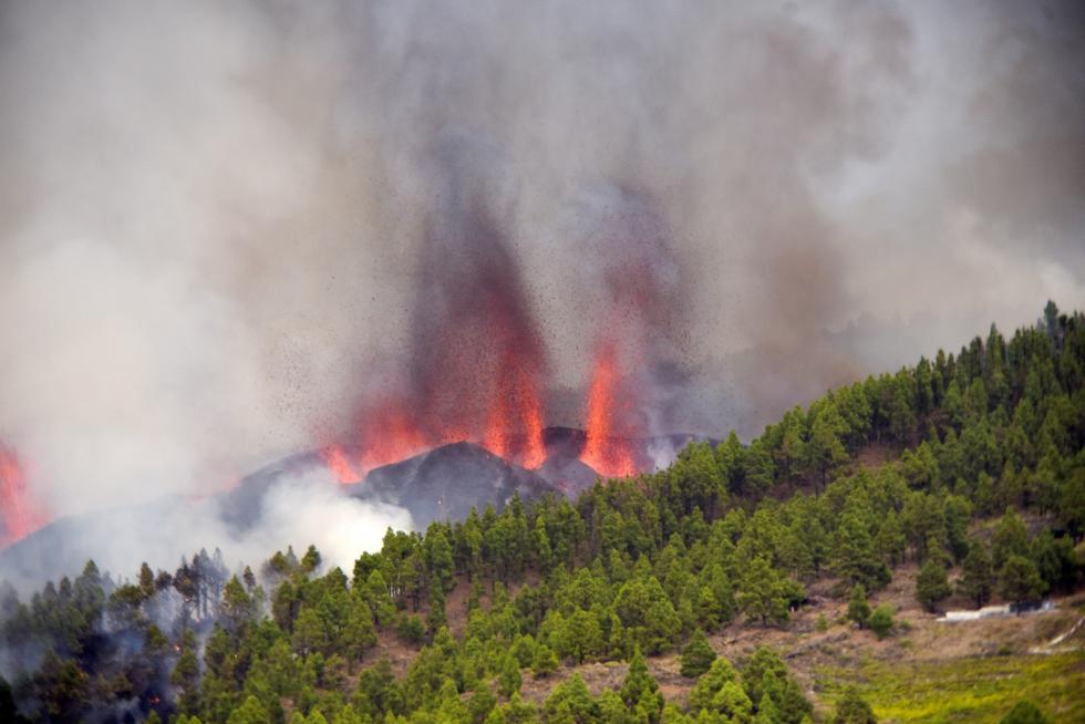 Erupción de un volcán en La Palma.