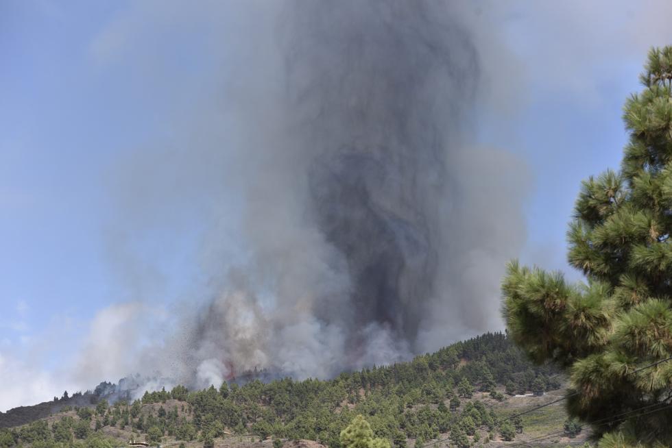 Erupción de un volcán en La Palma.