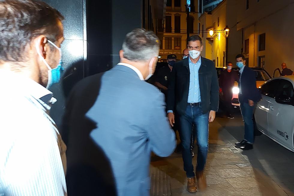 Pedro Sánchez se incorpora en La Palma al seguimiento de la erupción