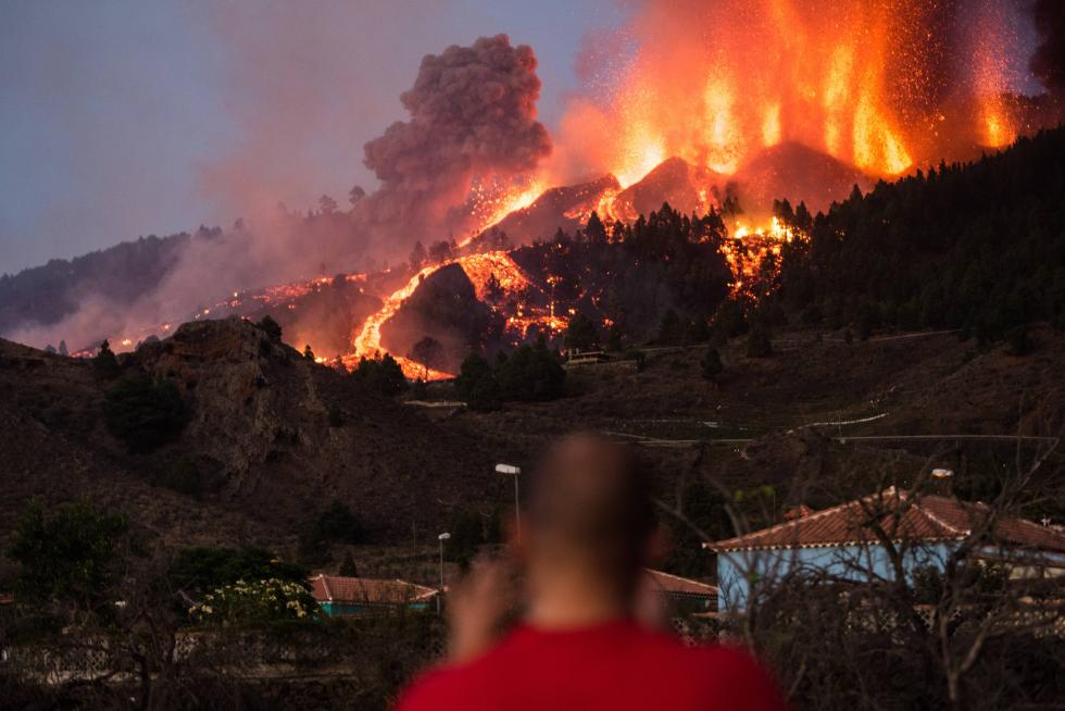Entra en erupción un volcán en La Palma