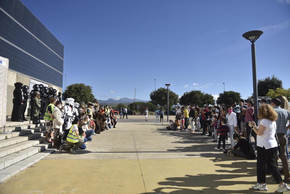 Diferentes cuerpos policiales y servicios de emergencia han participado este domingo en Huesca en el encuentro solidario a beneficio de la Asociación Sonrisas.