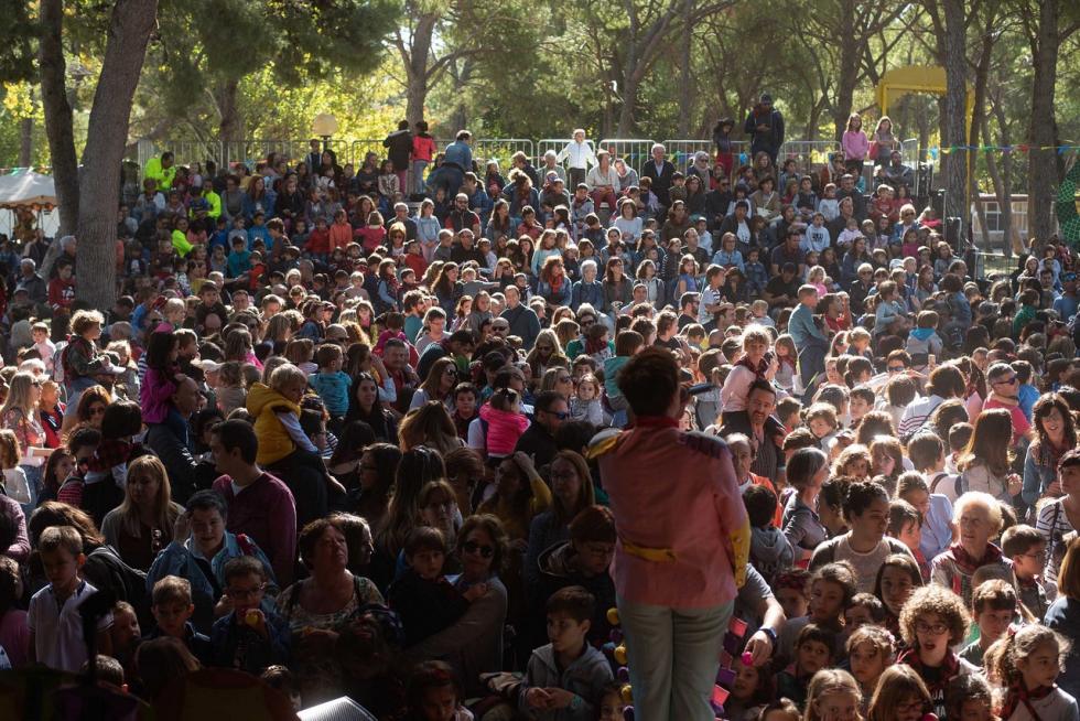 A pocos días de que comiencen las ‘no fiestas’ del Pilar 2021, nos ponemos nostálgicos y tiramos de archivo para recordar algunos de los mejores momentos que nos dejaron los Pilares del 2019, los últimos que vivimos antes de que el covid irrumpiera en nuestras vidas, llenos de conciertos, ferias, música... y mucha gente y alegría en las calles.