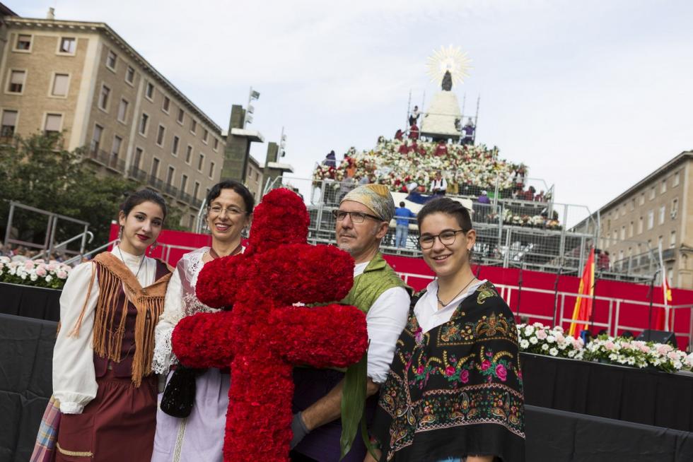 A pocos días de que comiencen las ‘no fiestas’ del Pilar 2021, nos ponemos nostálgicos y tiramos de archivo para recordar algunos de los mejores momentos que nos dejaron los Pilares del 2019, los últimos que vivimos antes de que el covid irrumpiera en nuestras vidas, llenos de conciertos, ferias, música... y mucha gente y alegría en las calles.