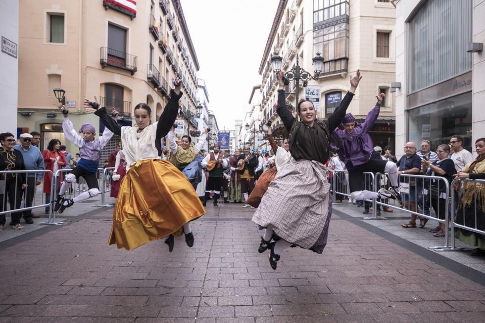 A pocos días de que comiencen las ‘no fiestas’ del Pilar 2021, nos ponemos nostálgicos y tiramos de archivo para recordar algunos de los mejores momentos que nos dejaron los Pilares del 2019, los últimos que vivimos antes de que el covid irrumpiera en nuestras vidas, llenos de conciertos, ferias, música... y mucha gente y alegría en las calles.
