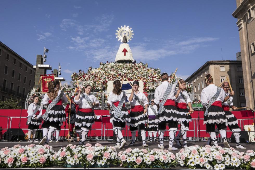 A pocos días de que comiencen las ‘no fiestas’ del Pilar 2021, nos ponemos nostálgicos y tiramos de archivo para recordar algunos de los mejores momentos que nos dejaron los Pilares del 2019, los últimos que vivimos antes de que el covid irrumpiera en nuestras vidas, llenos de conciertos, ferias, música... y mucha gente y alegría en las calles.